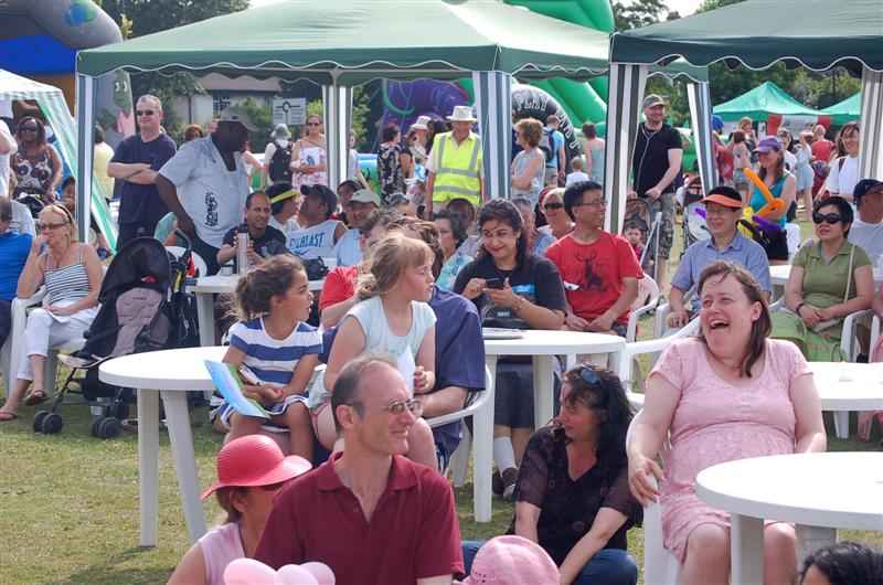 03 Crowd watching 4 Medium